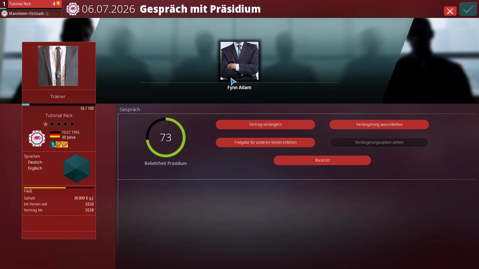 Fenster Gespräch mit Präsidium mit Buttons zum Vertrag verlängern, zur Freigabe erbitten und zum Rücktritt, daneben Fortschrittsbalken, Alter und Fleiß des Trainers in WE ARE FOOTBALL 2027