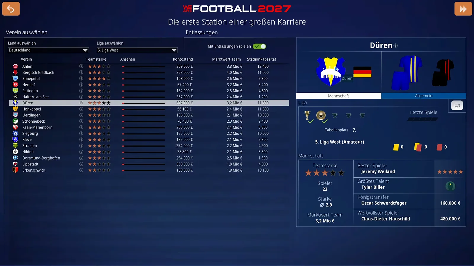 Vereinsauswahl in WE ARE FOOTBALL 2027 mit der Vereinsliste der 5. Liga West nach Teamstärke, Kontostand und Stadionkapazität neben der Vereinskarte des 1. FC Düren