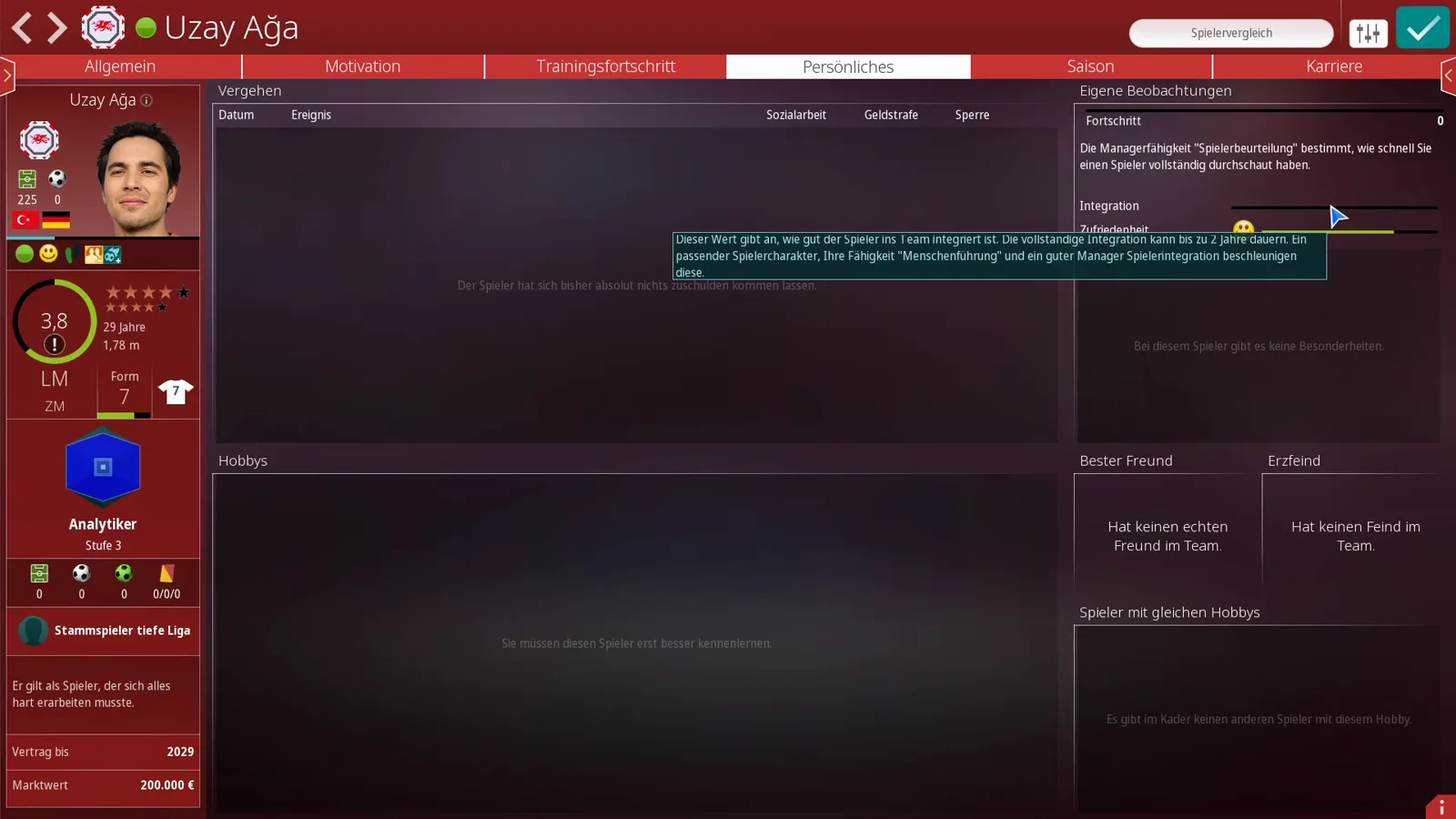 Persönliches tab of a WE ARE FOOTBALL 2027 player file with the Integration tooltip open, which says full integration can take up to two years and names Menschenführung and Manager Spielerintegration as the accelerators