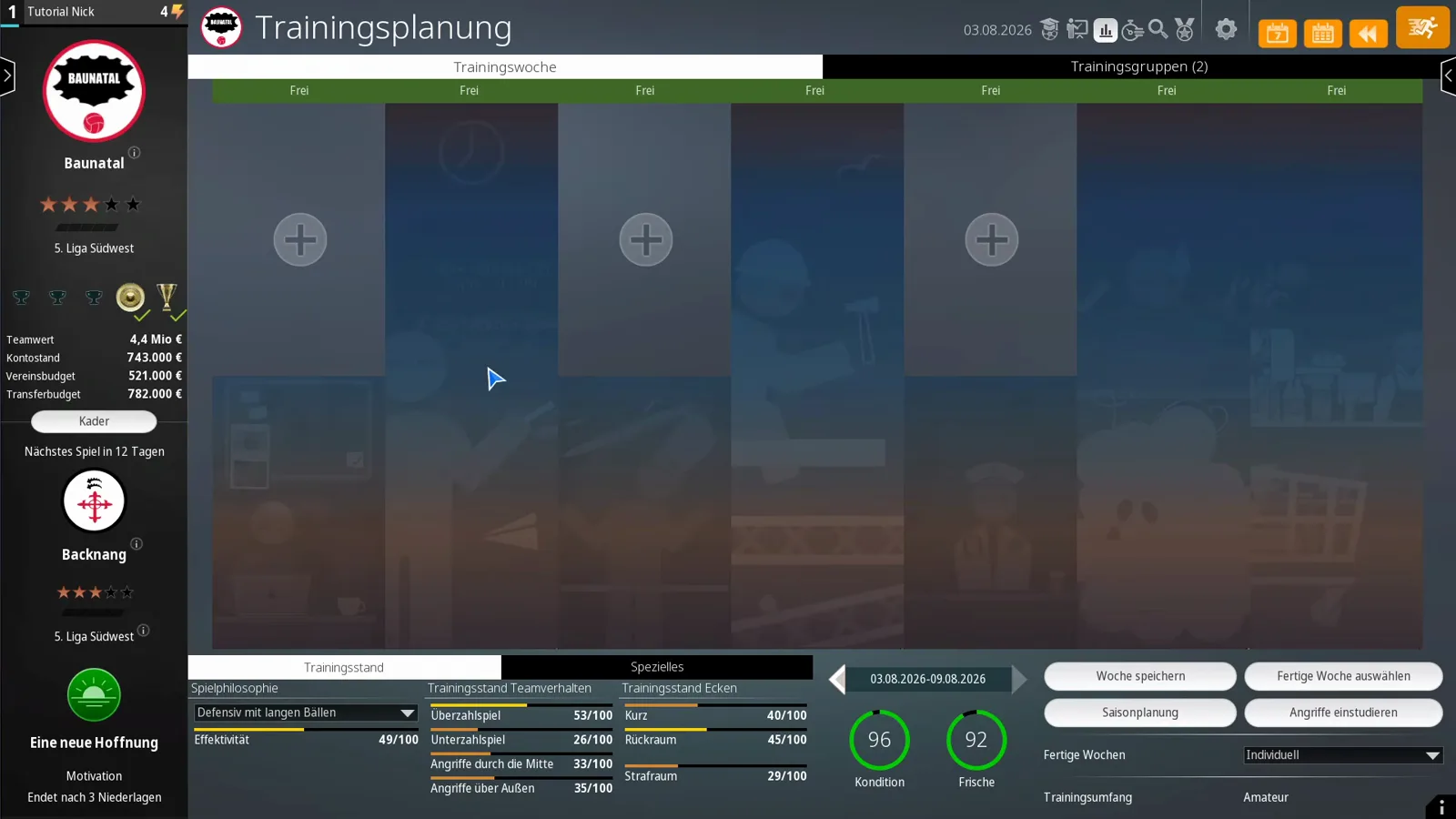 Amateur-Trainingswoche in WE ARE FOOTBALL 2027 beim KSV Baunatal: drei leere Slot-Platzhalter unter einer grünen Frei-Leiste an jedem Tag, dahinter die ausgegrauten Arbeitsstunden, unten rechts die Zeile Trainingsumfang Amateur