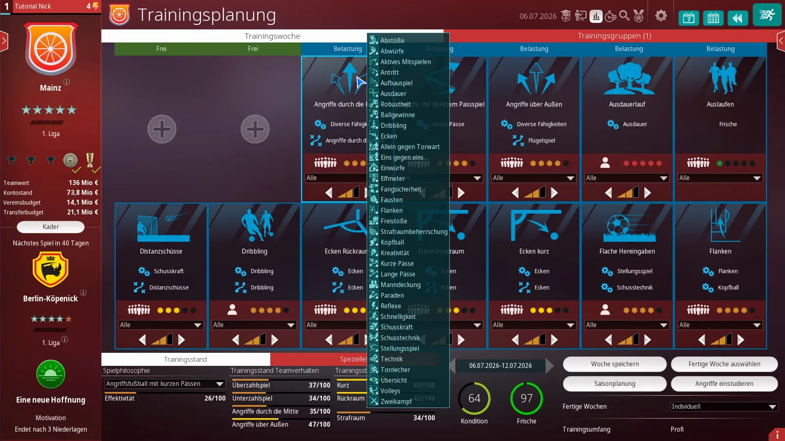 Geöffnete Detailansicht der Trainingseinheit Angriff über die Mitte in WE ARE FOOTBALL 2027 mit der langen Liste verschiedener Fähigkeiten, darunter Taktik, Spieler 30 von 30, Intensität 100 Prozent, Frische minus 1, Verletzung 0 Prozent und Spaß plus 0